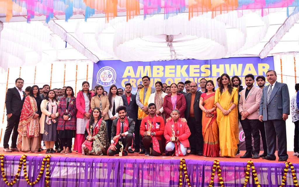 Group of teachers & Students on Stage